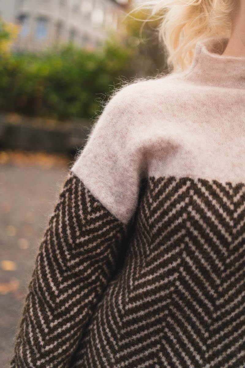 Gia - Luxury Cashmere Turtleneck